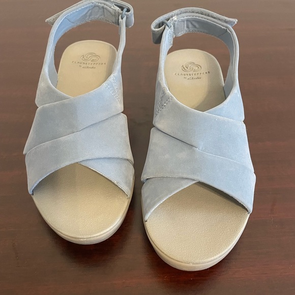 New Cloudsteppers by Clark’s Blue Grey Wedge Suede Slingback Adjustable Sandal - Picture 2 of 7